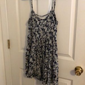 Flowey beach dress with an open back